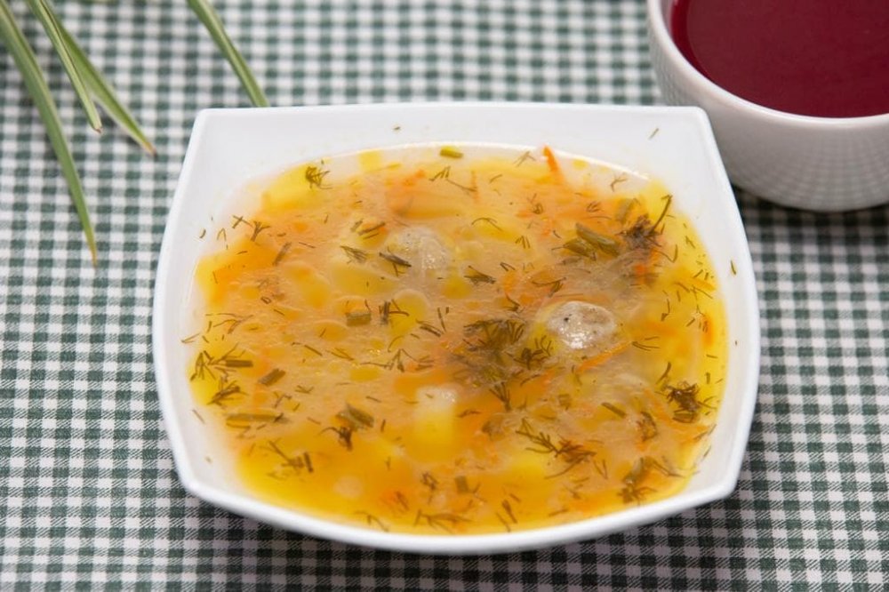 Суп с фрикадельками в тарелке 400 мл